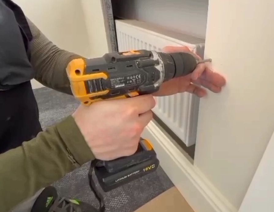 Видеоинструкция по установке рамок на радиатор в нише Видеоинструкция по установке рамок на радиатор в нише